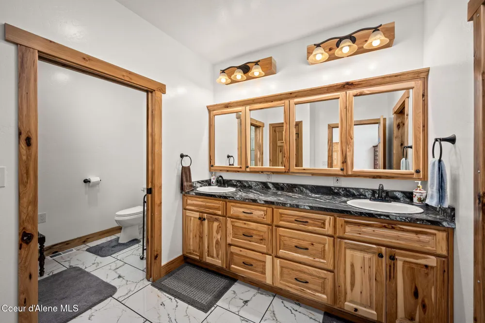 86 Nuthatch Lane Moyie Springs, ID 83845