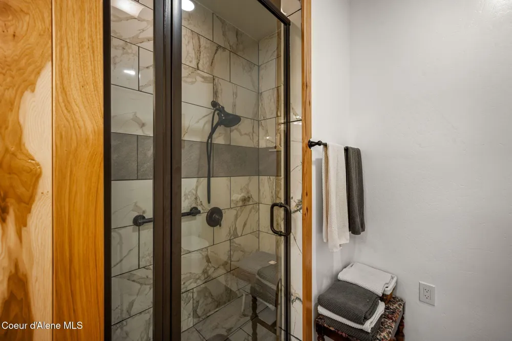 86 Nuthatch Lane Moyie Springs, ID 83845