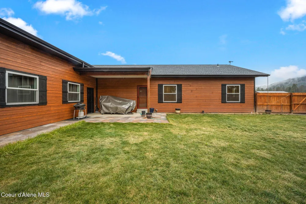 86 Nuthatch Lane Moyie Springs, ID 83845