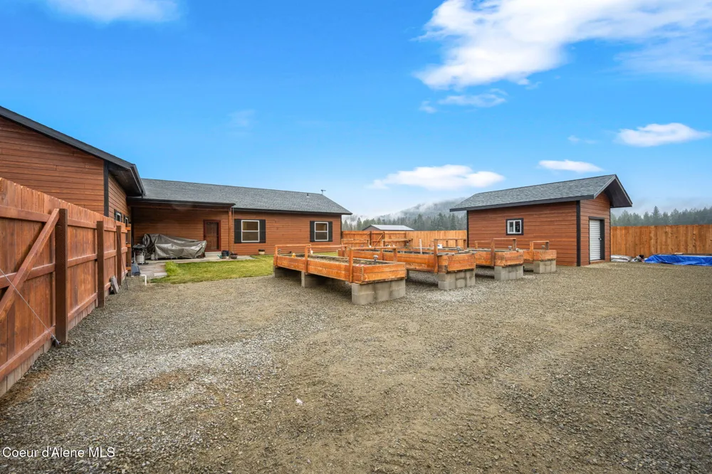 86 Nuthatch Lane Moyie Springs, ID 83845