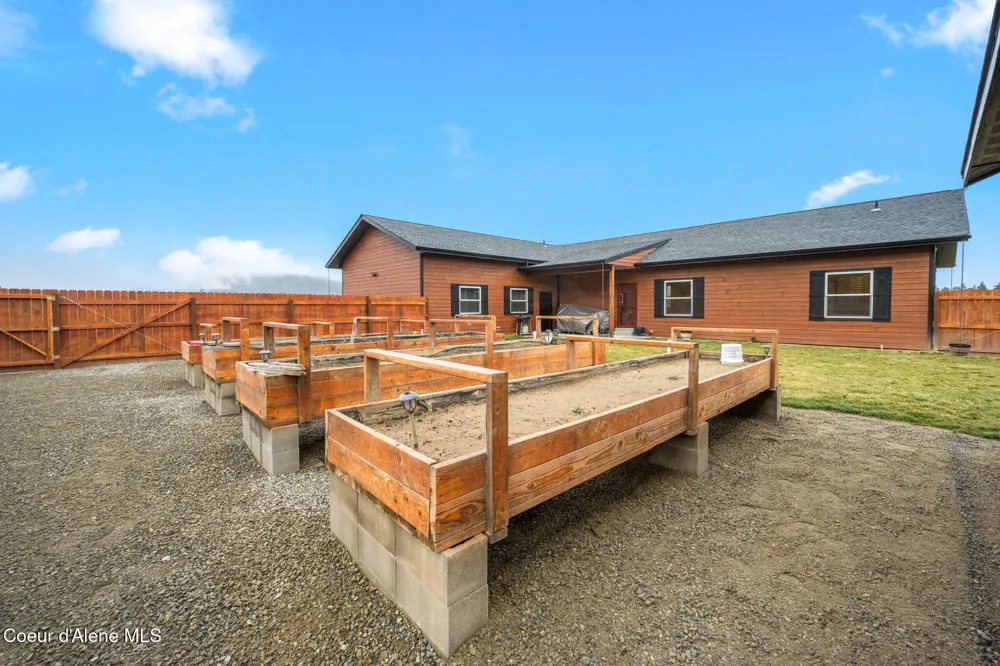86 Nuthatch Lane Moyie Springs, ID 83845