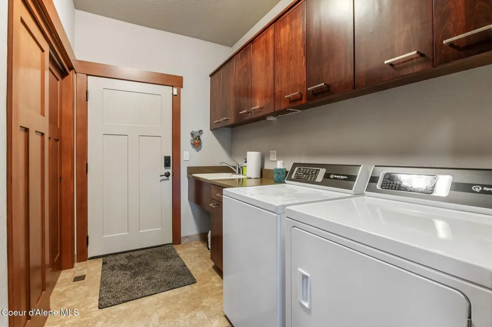 125 Crooked Ear Drive Sandpoint, ID 83864