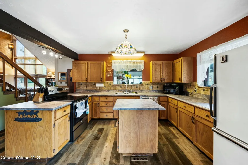 457619 S US-95 Careywood, ID 83809