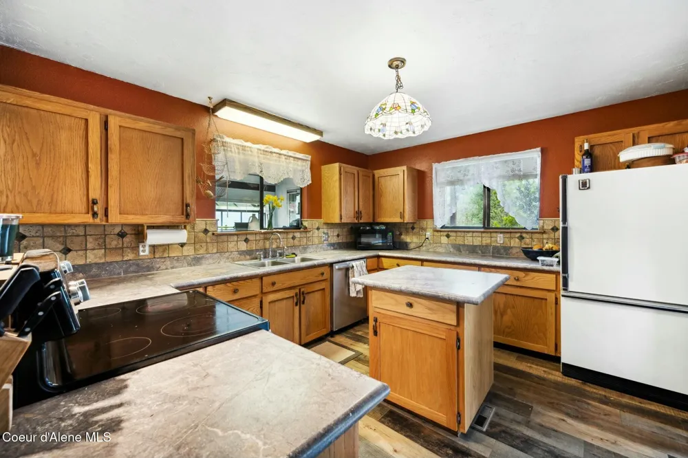 457619 S US-95 Careywood, ID 83809