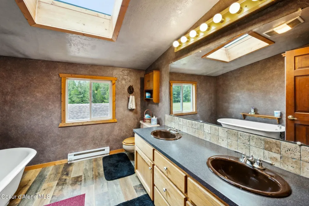 457619 S US-95 Careywood, ID 83809