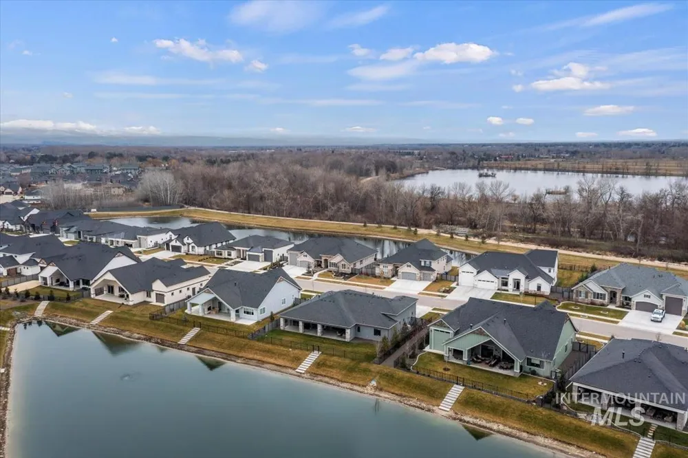 207 S Eagles Roost Way