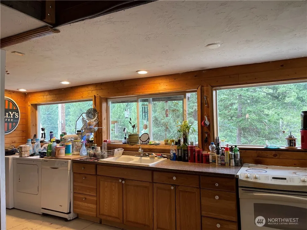 57 Slippery Hill Lane Republic, WA 99166