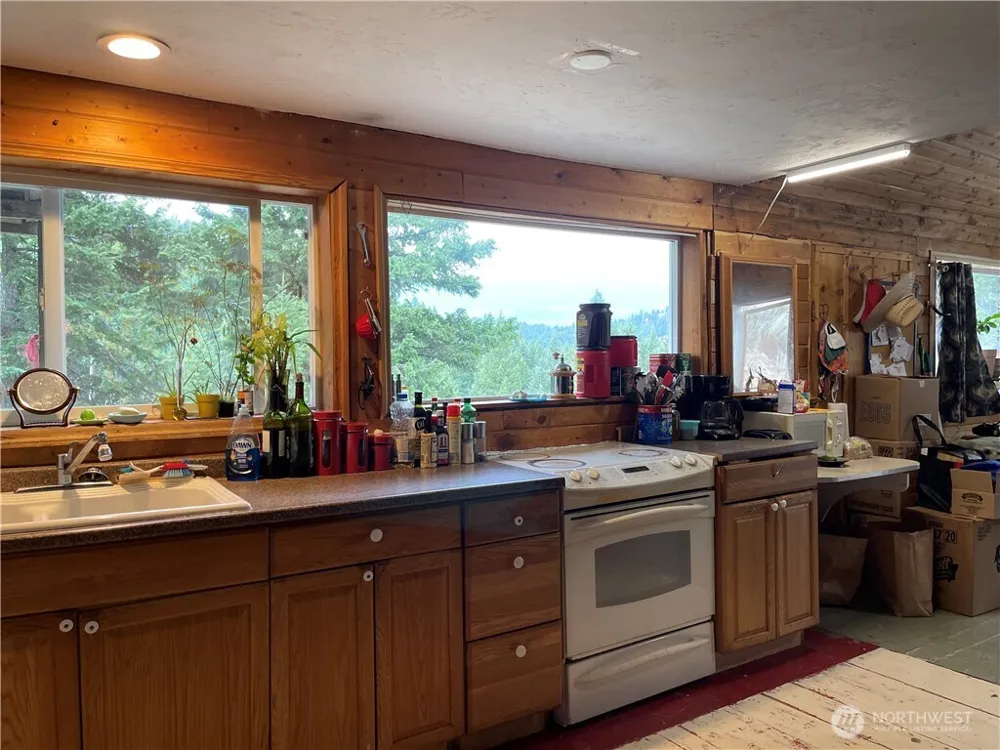57 Slippery Hill Lane Republic, WA 99166