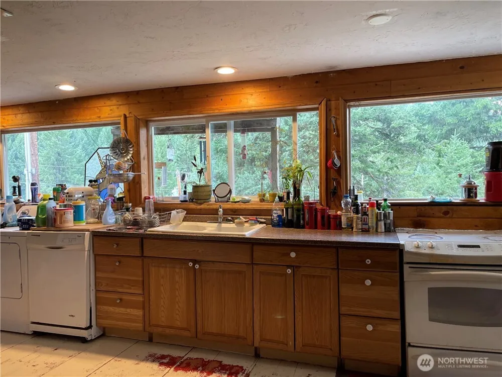 57 Slippery Hill Lane Republic, WA 99166
