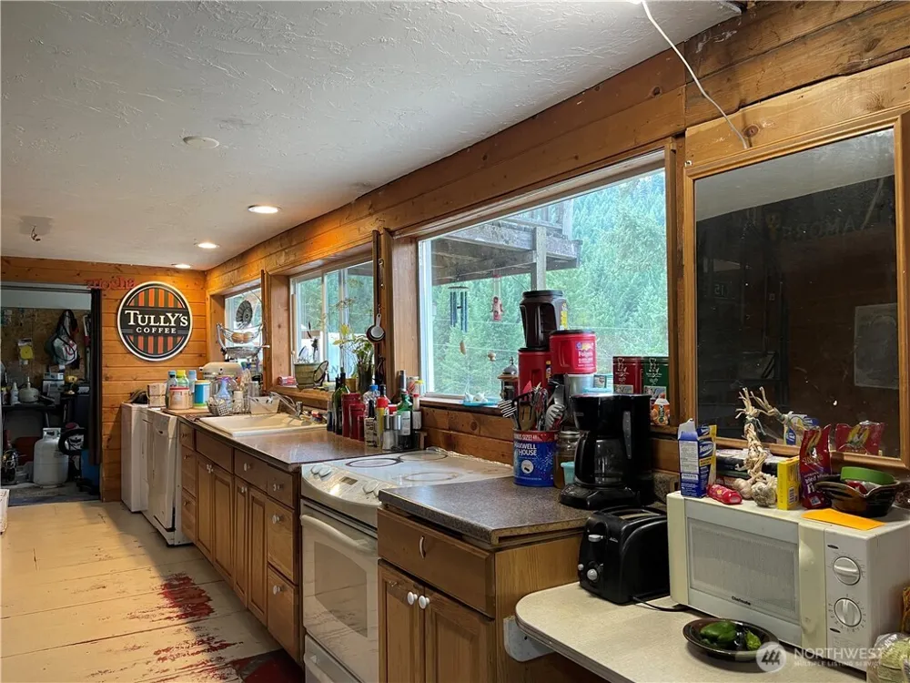 57 Slippery Hill Lane Republic, WA 99166