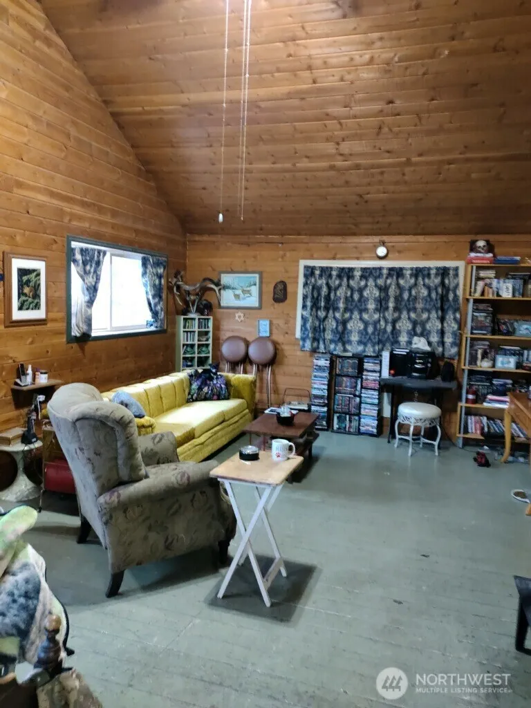 57 Slippery Hill Lane Republic, WA 99166