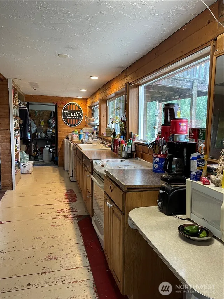 57 Slippery Hill Lane Republic, WA 99166