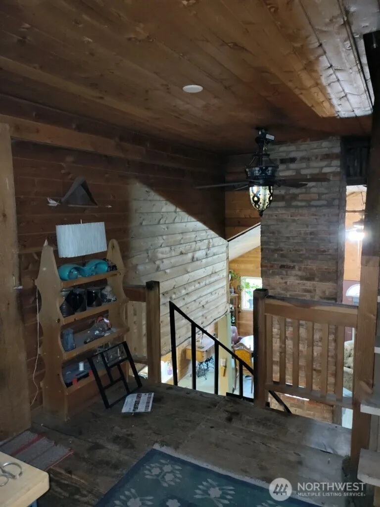 57 Slippery Hill Lane Republic, WA 99166