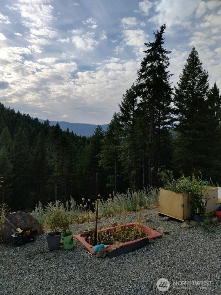 57 Slippery Hill Lane Republic, WA 99166