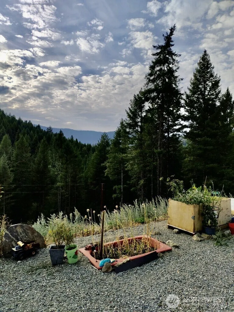 57 Slippery Hill Lane Republic, WA 99166
