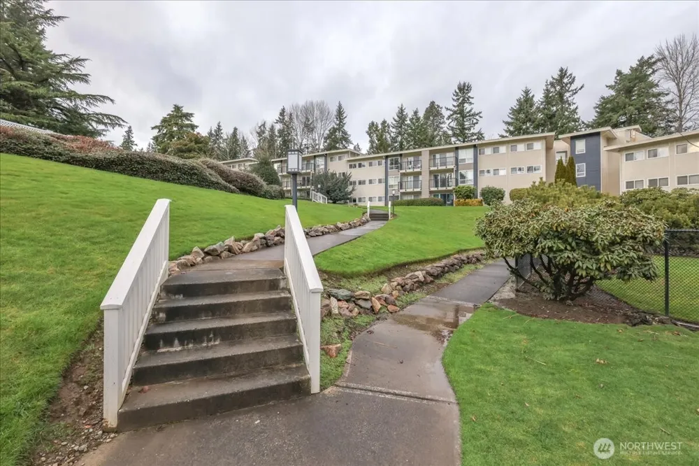 12631 NE 9th Place #C305 Bellevue, WA 98005