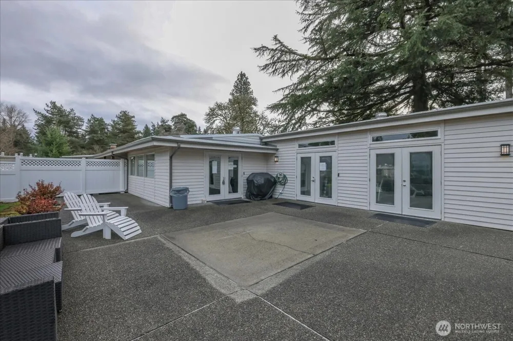 12631 NE 9th Place #C305 Bellevue, WA 98005