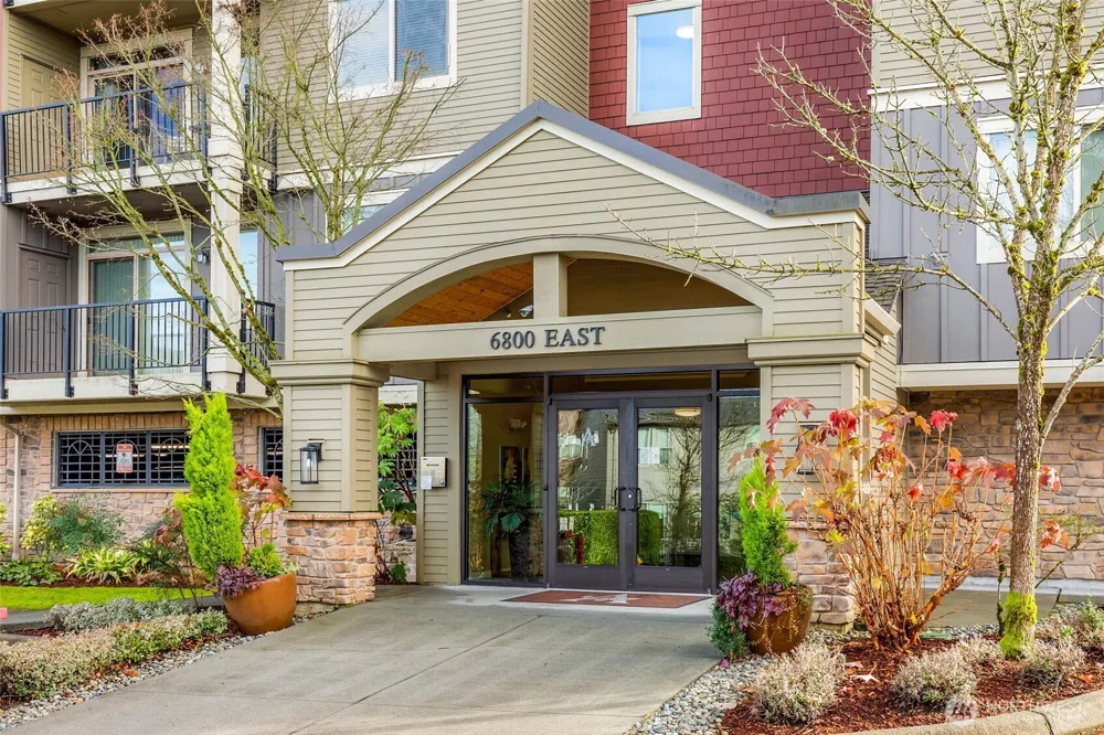 6800 132nd Place SE #E207 Newcastle, WA 98059