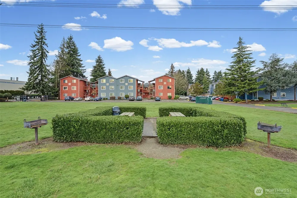 3322 I STREET #F202 Auburn, WA 98002