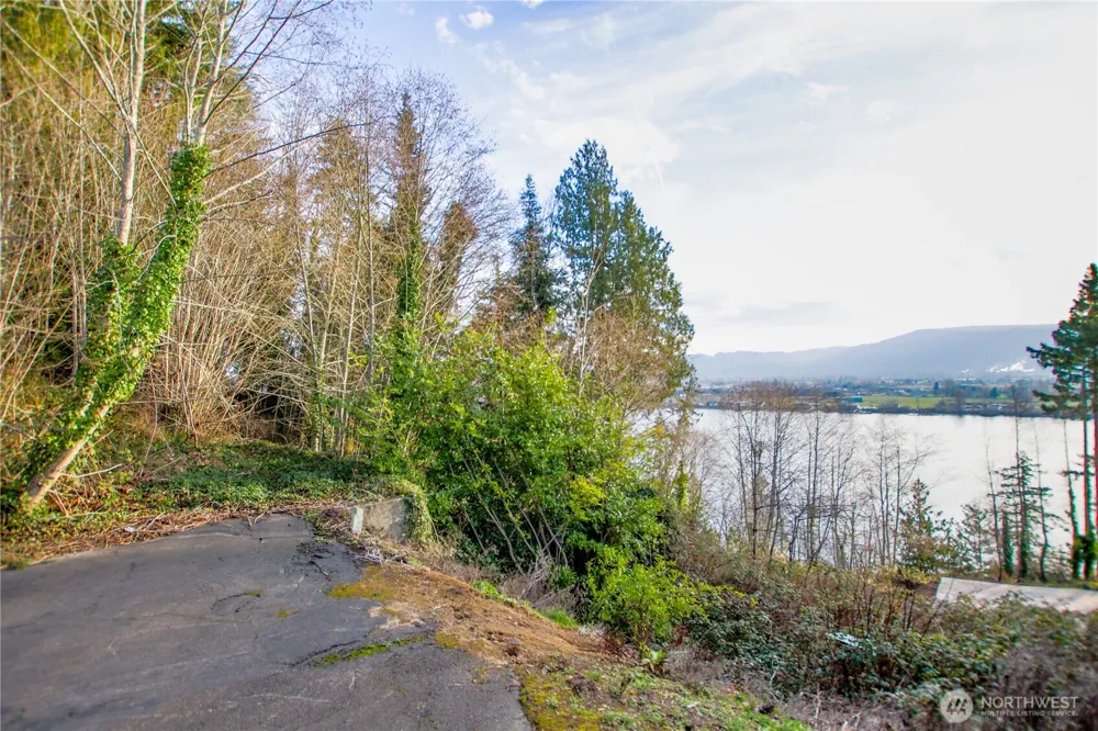 610 Columbia Street Cathlamet, WA 98612