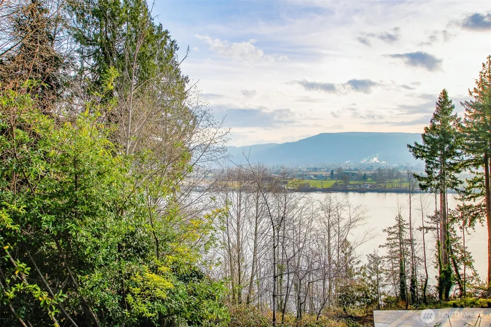 610 Columbia Street Cathlamet, WA 98612