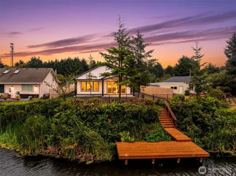 205 Canal Drive SE