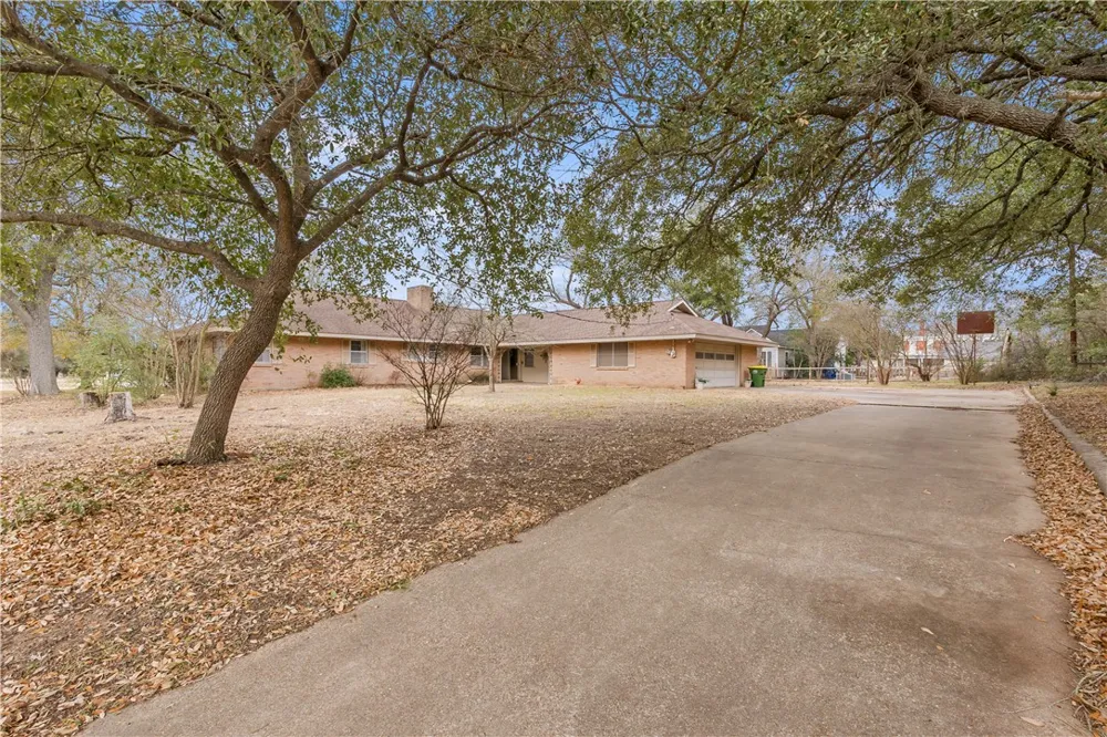 506 Maple Street Calvert, TX 77837