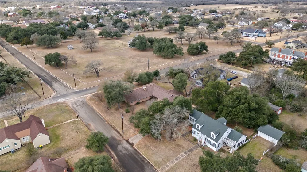 506 Maple Street Calvert, TX 77837