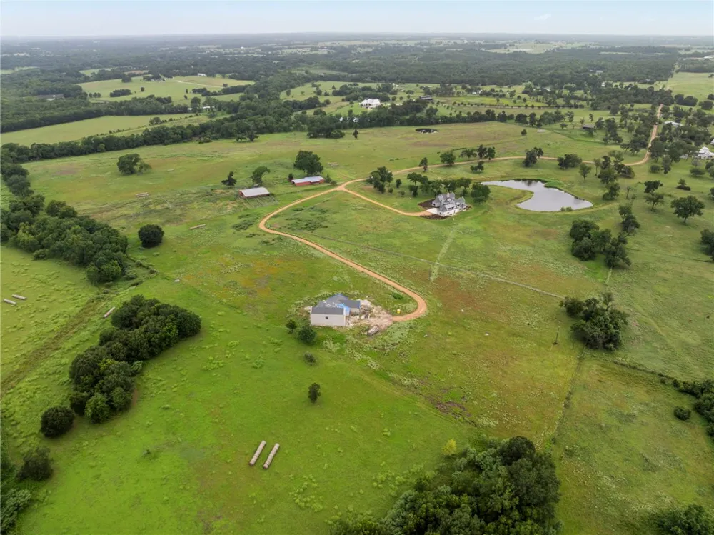 202 Blackberry Lane Washington, TX 77880