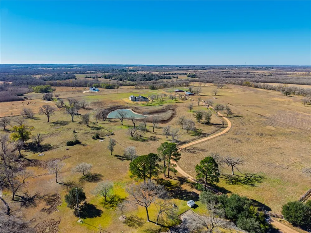 202 Blackberry Lane Washington, TX 77880