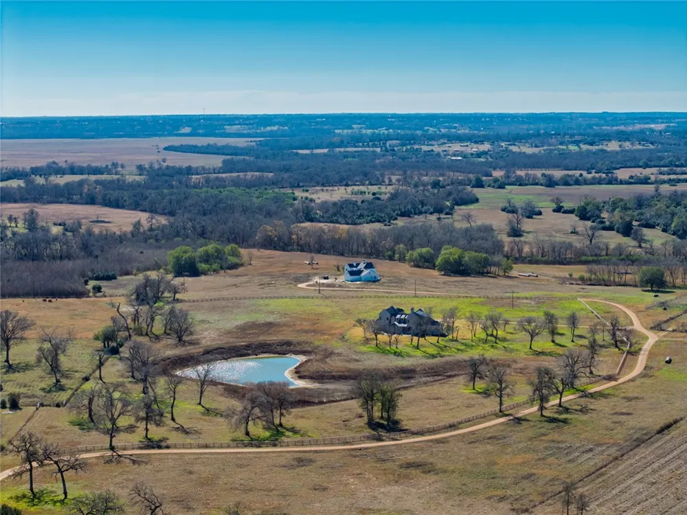 202 Blackberry Lane Washington, TX 77880