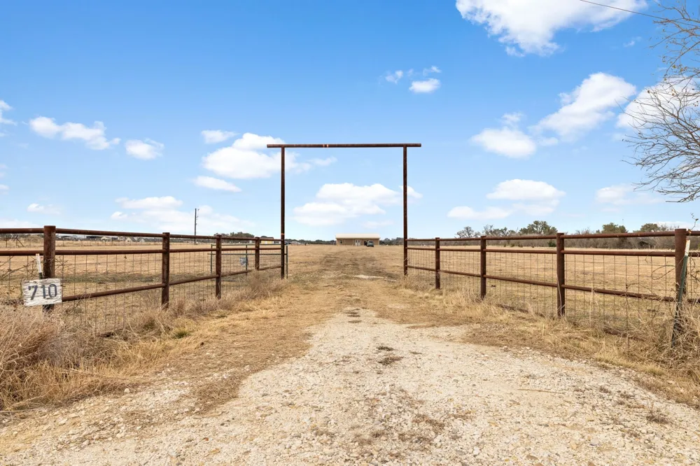 710 County Road 226 Florence, TX 76527