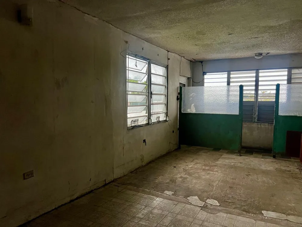 4 CALLE STREET Bayamón, PR 00961