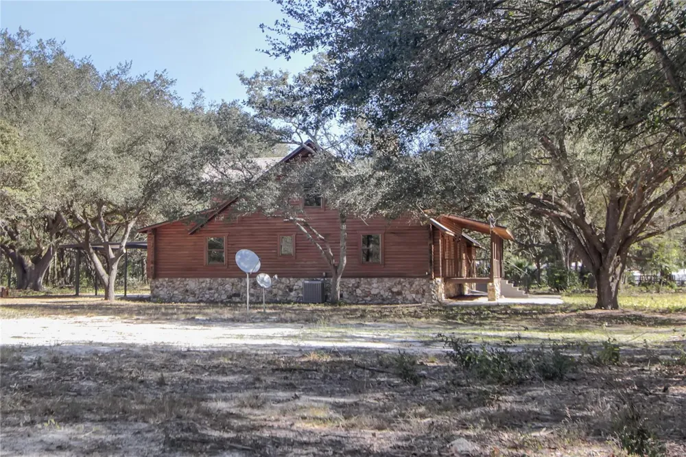 6892 SWAIN ROAD Sorrento, FL 32776