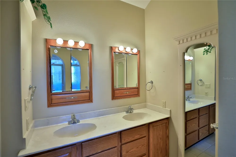 15551 NW HIGHWAY 225 Reddick, FL 32686