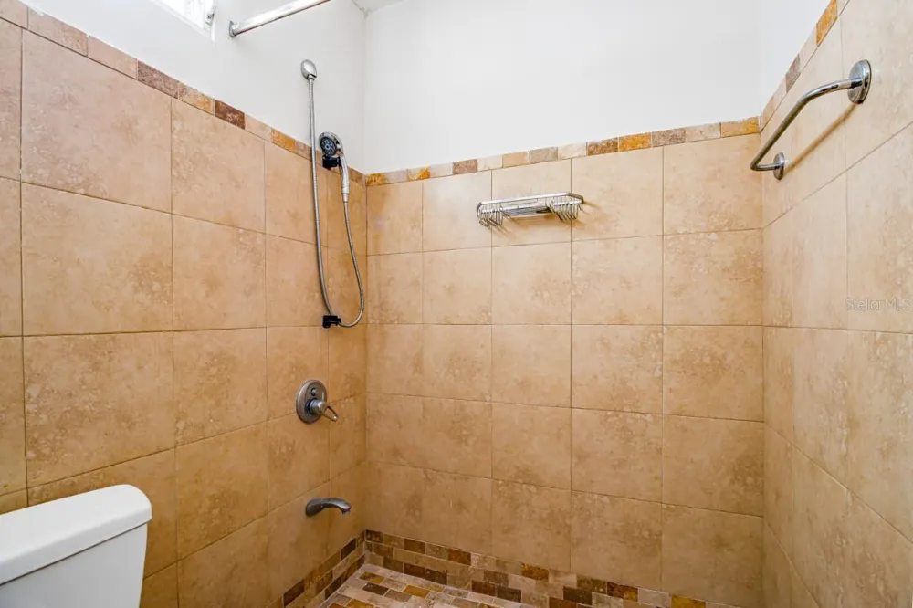 FULL POWER GENERATOR KINGS COURT 80 STREET #804 San Juan, PR 00911