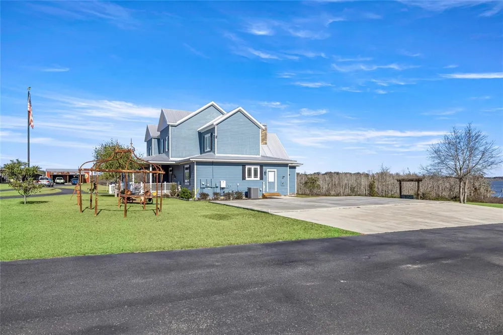 5251 SE 180TH AVENUE ROAD Ocklawaha, FL 32179