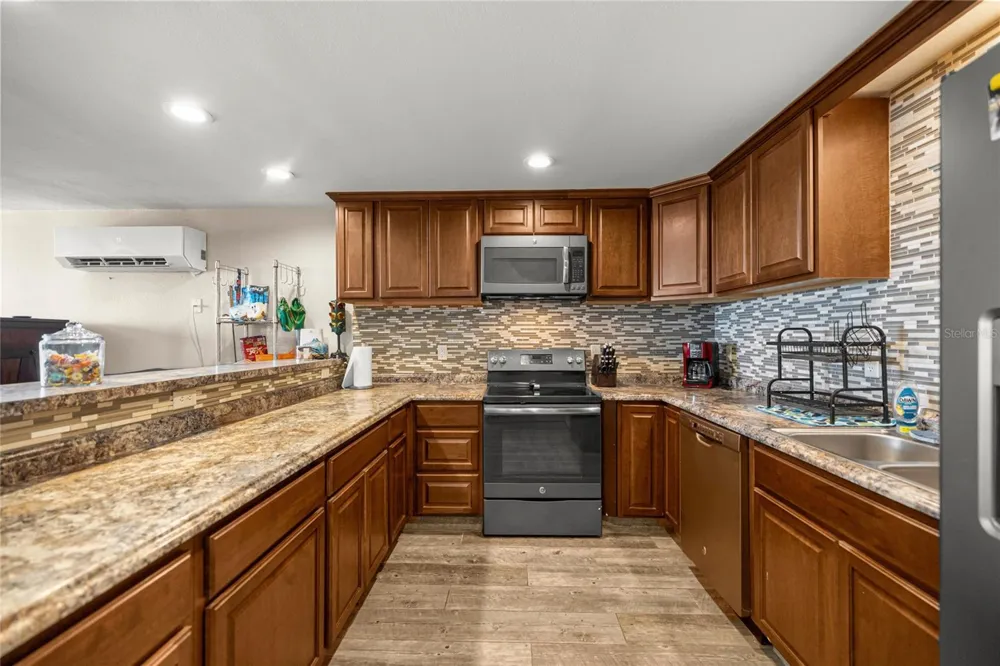 5251 SE 180TH AVENUE ROAD Ocklawaha, FL 32179
