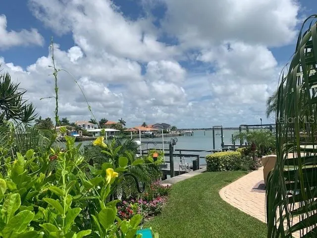 2109 BAYSHORE DRIVE Belleair Beach, FL 33786