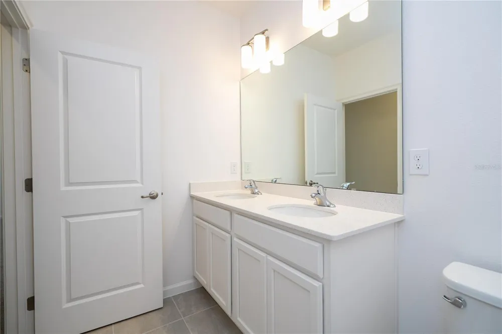 5674 HIGH SEAS DRIVE Orlando, FL 32821