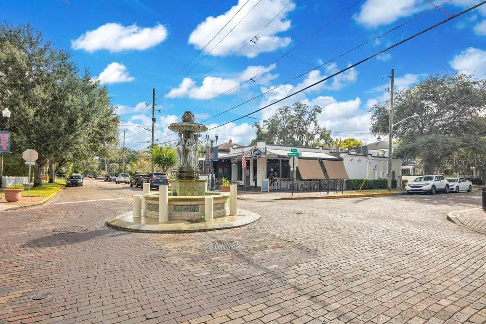1008 E ROBINSON Orlando, FL 32801