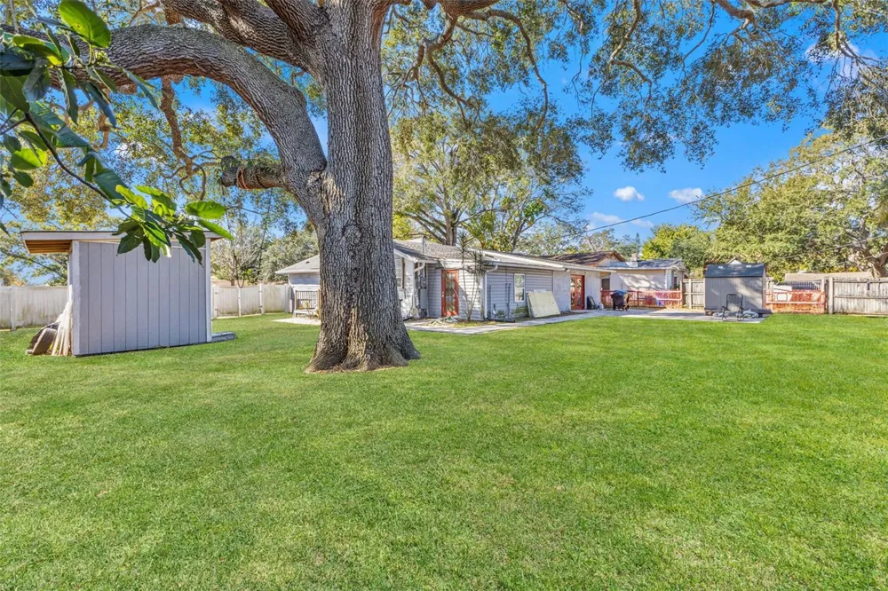 1747 26TH AVENUE St Petersburg, FL 33713