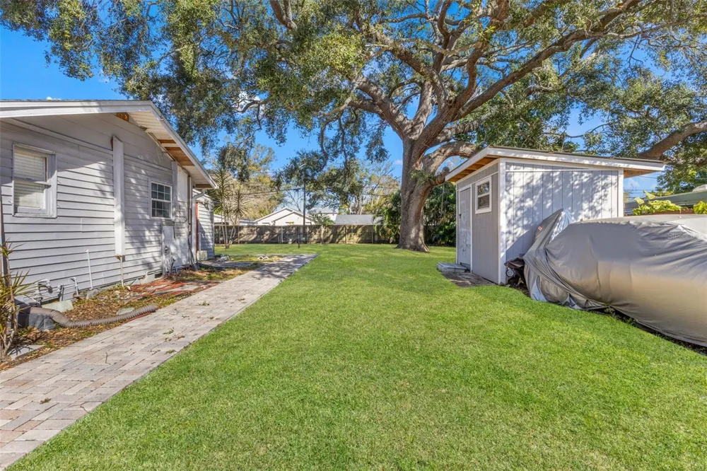 1747 26TH AVENUE St Petersburg, FL 33713