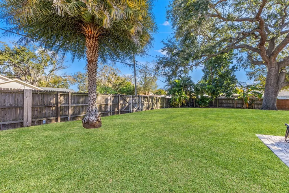1747 26TH AVENUE St Petersburg, FL 33713