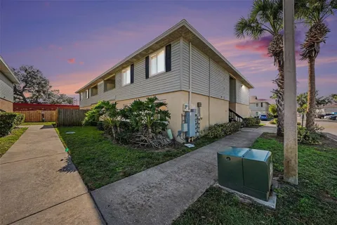550 GOLDEN RAINTREE PLACE #550