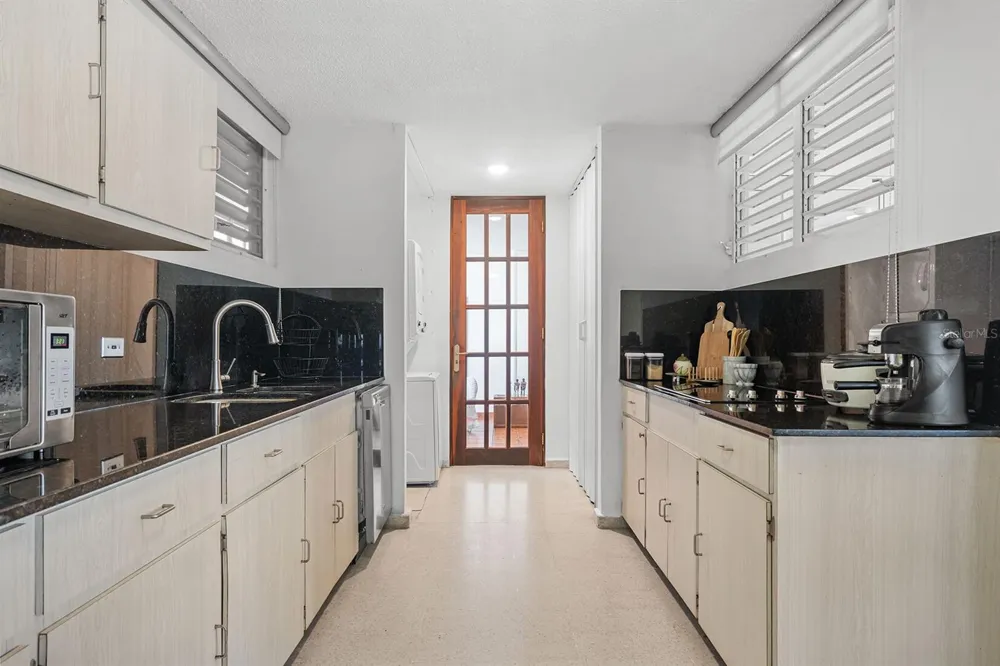 Urb. Torrimar PASEO DE LA ALHAMBRA #1-16 Guaynabo, PR 00966