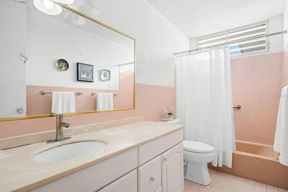 Urb. Torrimar PASEO DE LA ALHAMBRA #1-16 Guaynabo, PR 00966