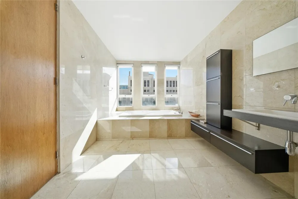 59 LIRIO #301 Carolina, PR 00979