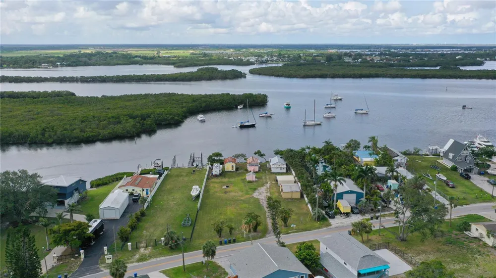 3306 W SHELL POINT ROAD Ruskin, FL 33570