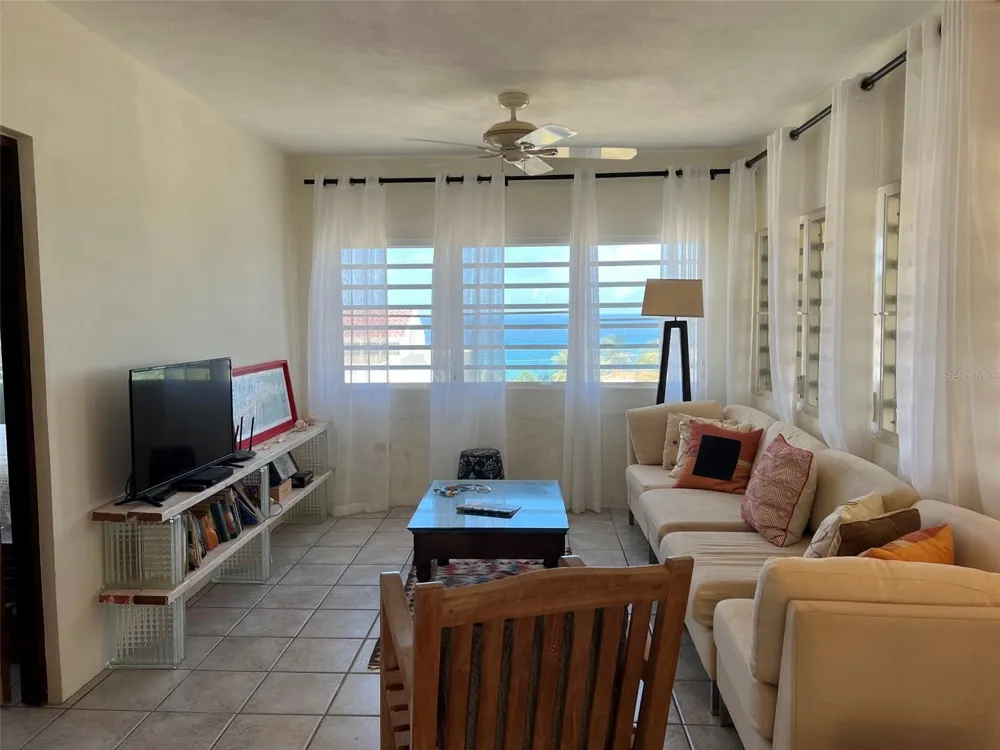 327 BRAVOS Vieques, PR 00765